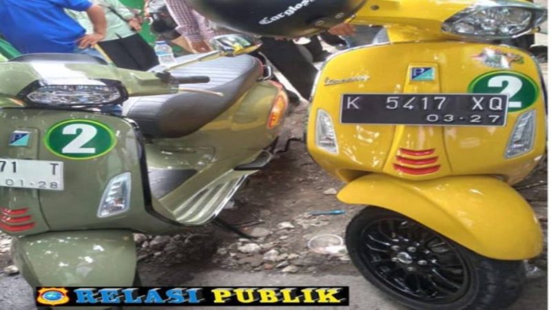 Motor Legendaris Unik ! Dinaiki Batur Paslon Calon Bupati Dan Wakil Bupati Grobogan Ke KPU